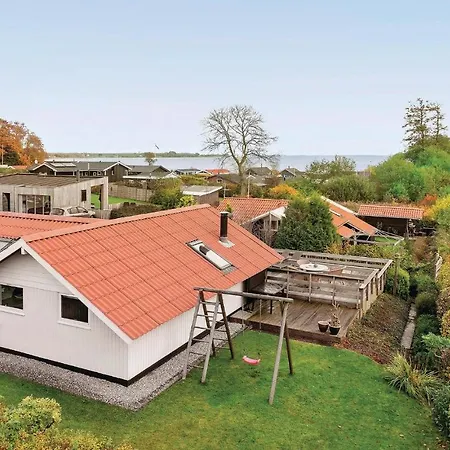Three-bedroom Holiday In Bjert *