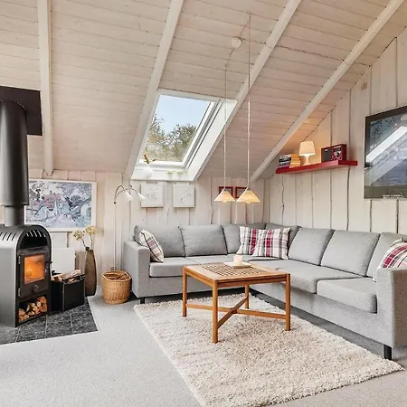Hébergement de vacances Three-bedroom Holiday In Bjert *