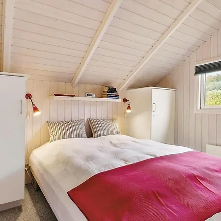 Semesterbostad Three-bedroom Holiday In Bjert Binderup Strand