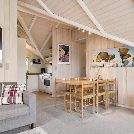 Three-bedroom Holiday In Bjert Hébergement de vacances Binderup Strand
