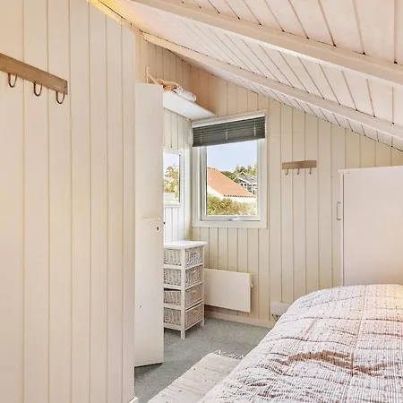 Hébergement de vacances Three-bedroom Holiday In Bjert Binderup Strand
