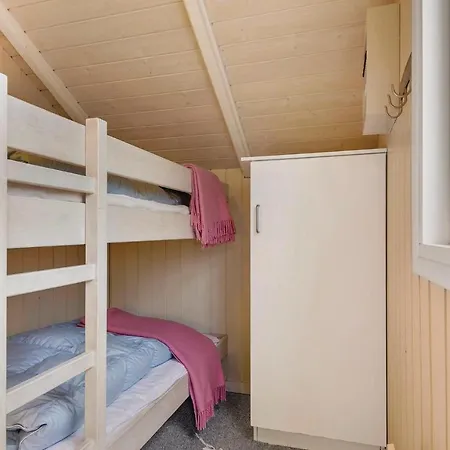 Three-bedroom Holiday In Bjert Hébergement de vacances *