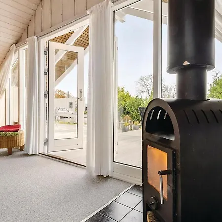 Hébergement de vacances Three-bedroom Holiday In Bjert *