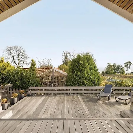 Hébergement de vacances Three-bedroom Holiday In Bjert *