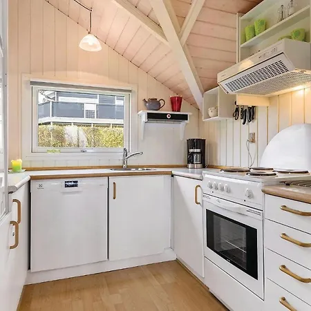 Three-bedroom Holiday In Bjert * Binderup Strand